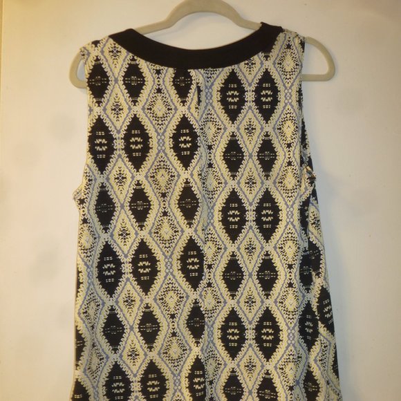 Diana Belle Sleeveless Stretchy Top w/ Round Neck accent Sz XL - Picture 2 of 8